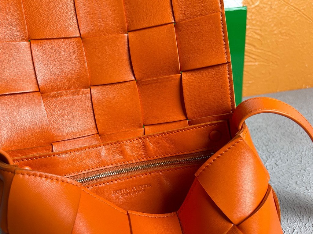 Bottega Veneta BV 578004 Cassette  Cross-body Bag 58890 Orange
