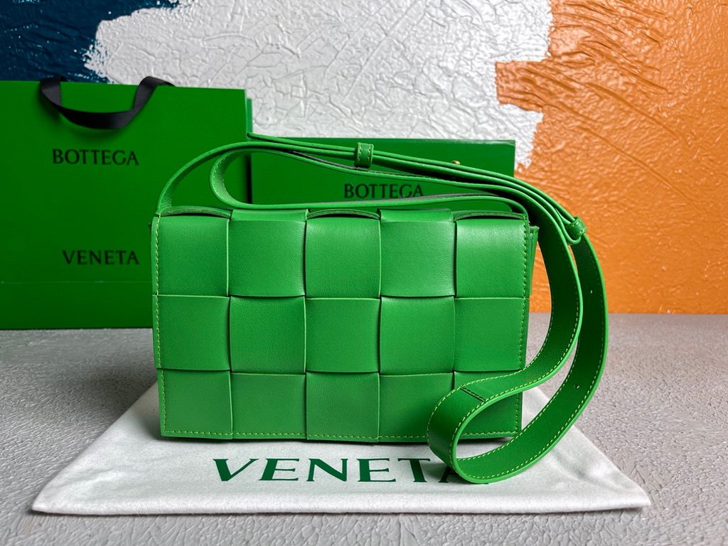 Bottega Veneta BV 578004 Cassette  Cross-body Bag 58890 Green
