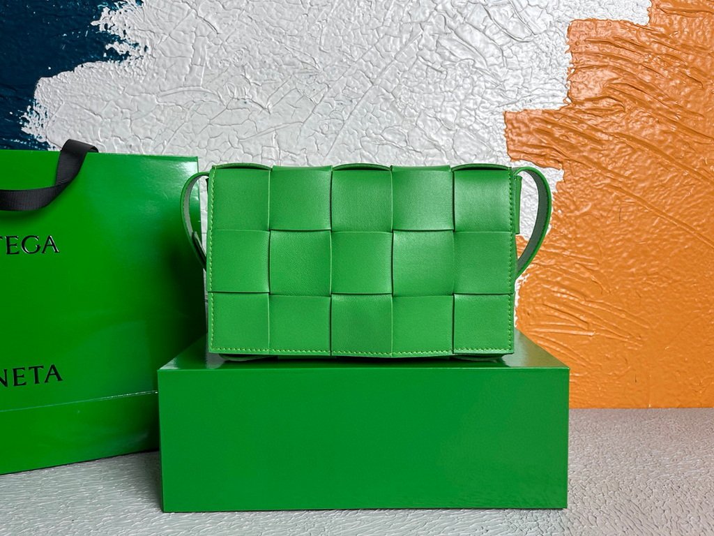 Bottega Veneta BV 578004 Cassette  Cross-body Bag 58890 Green