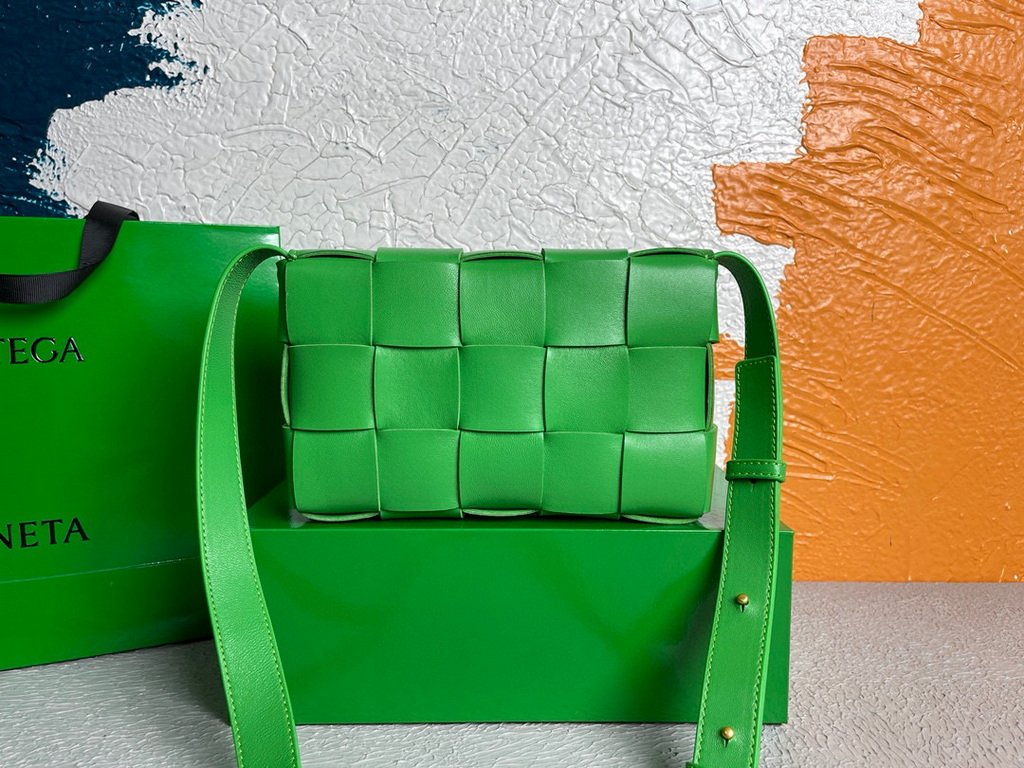 Bottega Veneta BV 578004 Cassette  Cross-body Bag 58890 Green