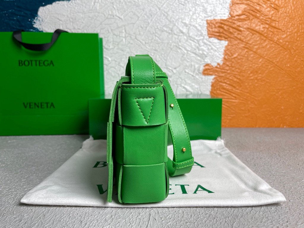 Bottega Veneta BV 578004 Cassette  Cross-body Bag 58890 Green