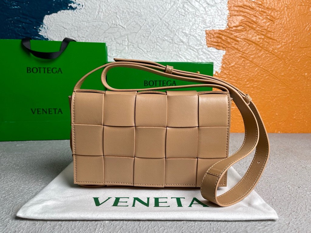 Bottega Veneta BV 578004 Cassette  Cross-body Bag 58890 Nude