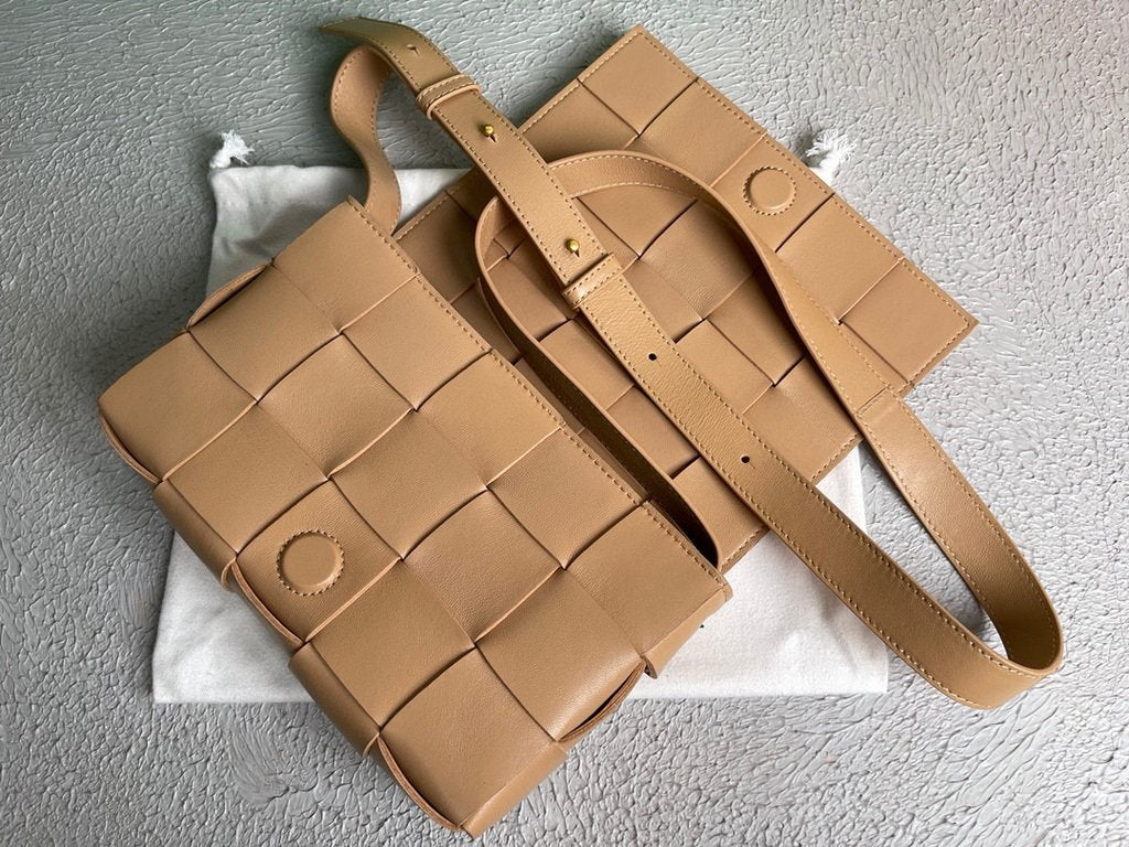 Bottega Veneta BV 578004 Cassette  Cross-body Bag 58890 Nude