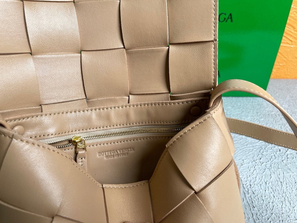 Bottega Veneta BV 578004 Cassette  Cross-body Bag 58890 Nude