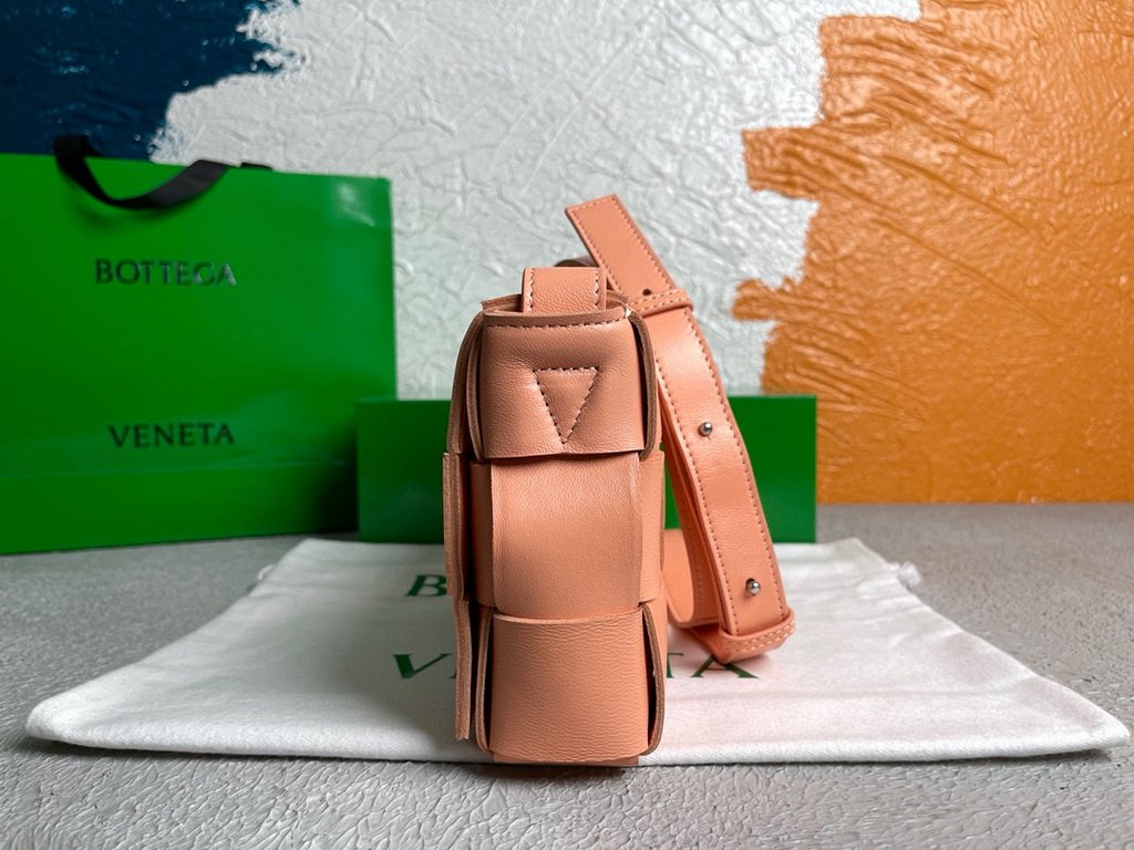 Bottega Veneta BV 578004 Cassette  Cross-body Bag 58890 Pink