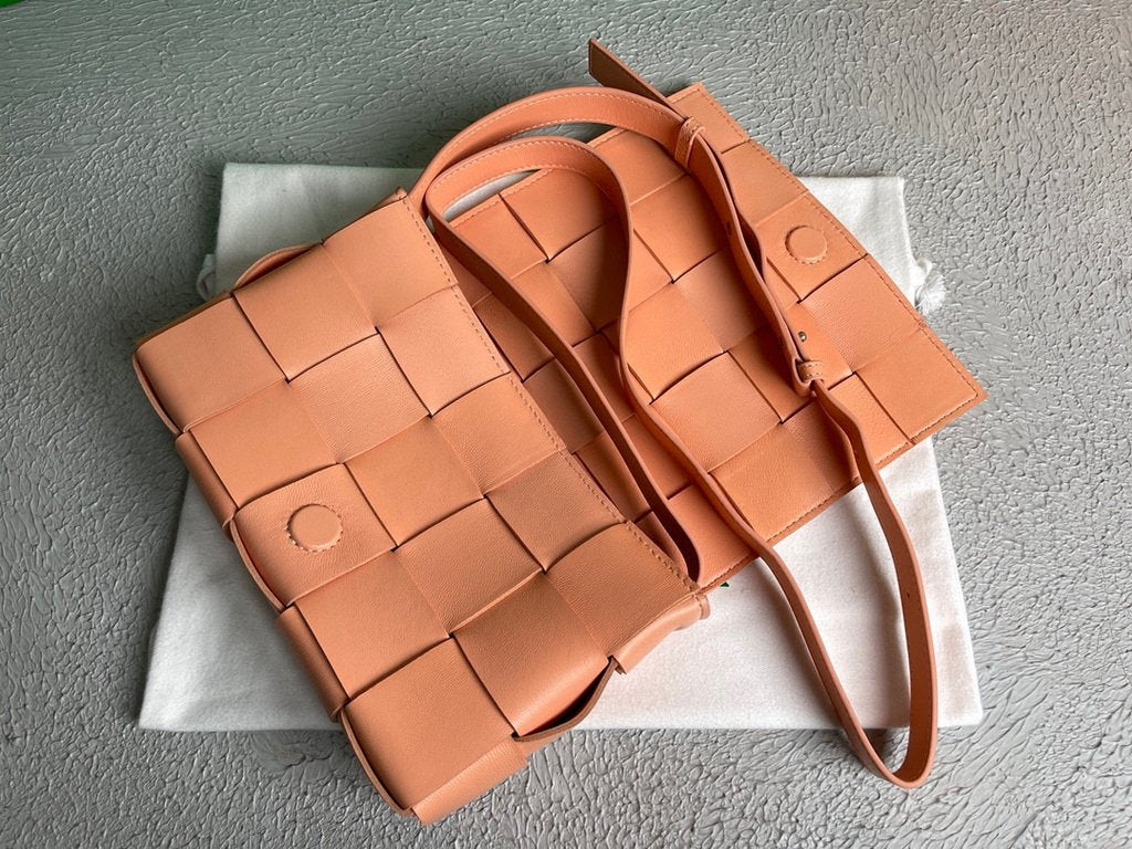 Bottega Veneta BV 578004 Cassette  Cross-body Bag 58890 Pink