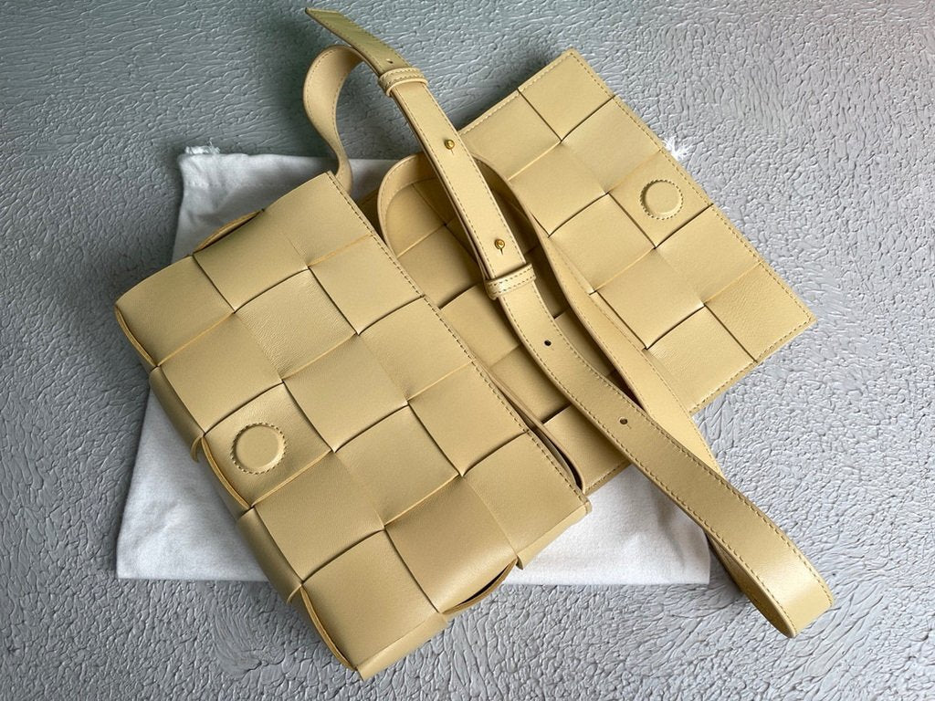 Bottega Veneta BV 578004 Cassette Cross-body Bag 58890 Light Apricot