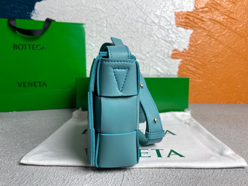 Bottega Veneta BV 578004 Cassette  Cross-body Bag 58890 Light Blue