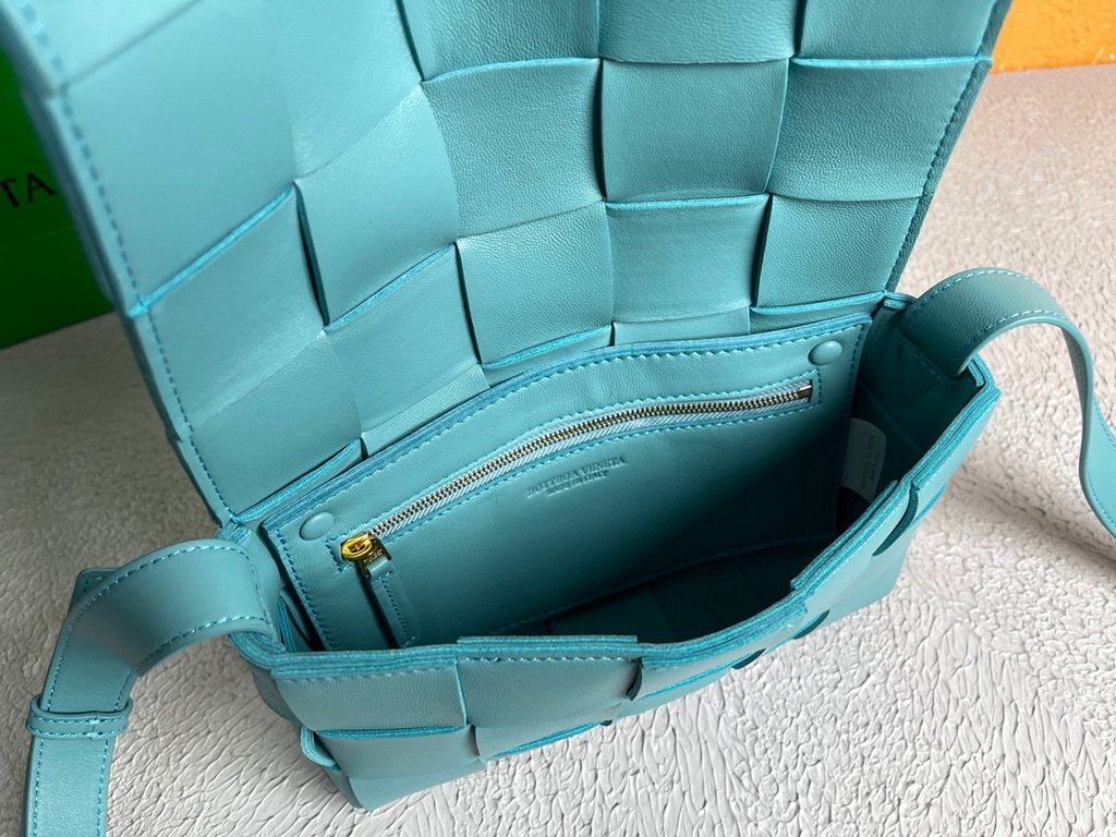 Bottega Veneta BV 578004 Cassette  Cross-body Bag 58890 Light Blue
