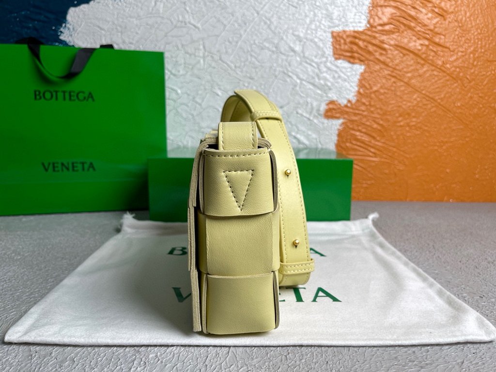 Bottega Veneta BV 578004 Cassette  Cross-body Bag 58890 Apricot