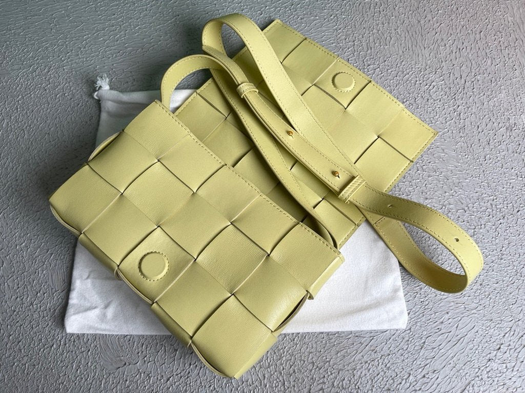 Bottega Veneta BV 578004 Cassette  Cross-body Bag 58890 Apricot