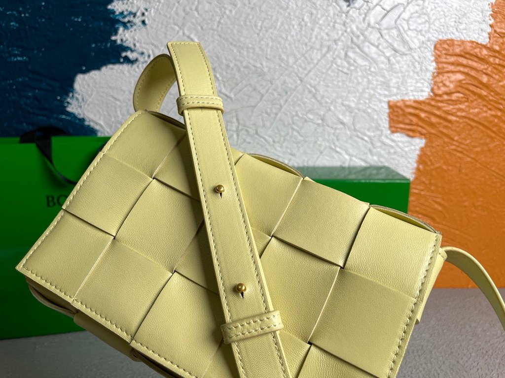 Bottega Veneta BV 578004 Cassette  Cross-body Bag 58890 Apricot