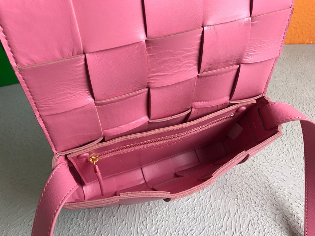 Bottega Veneta BV 578004 Cassette  Cross-body Bag 58890 Rose Red