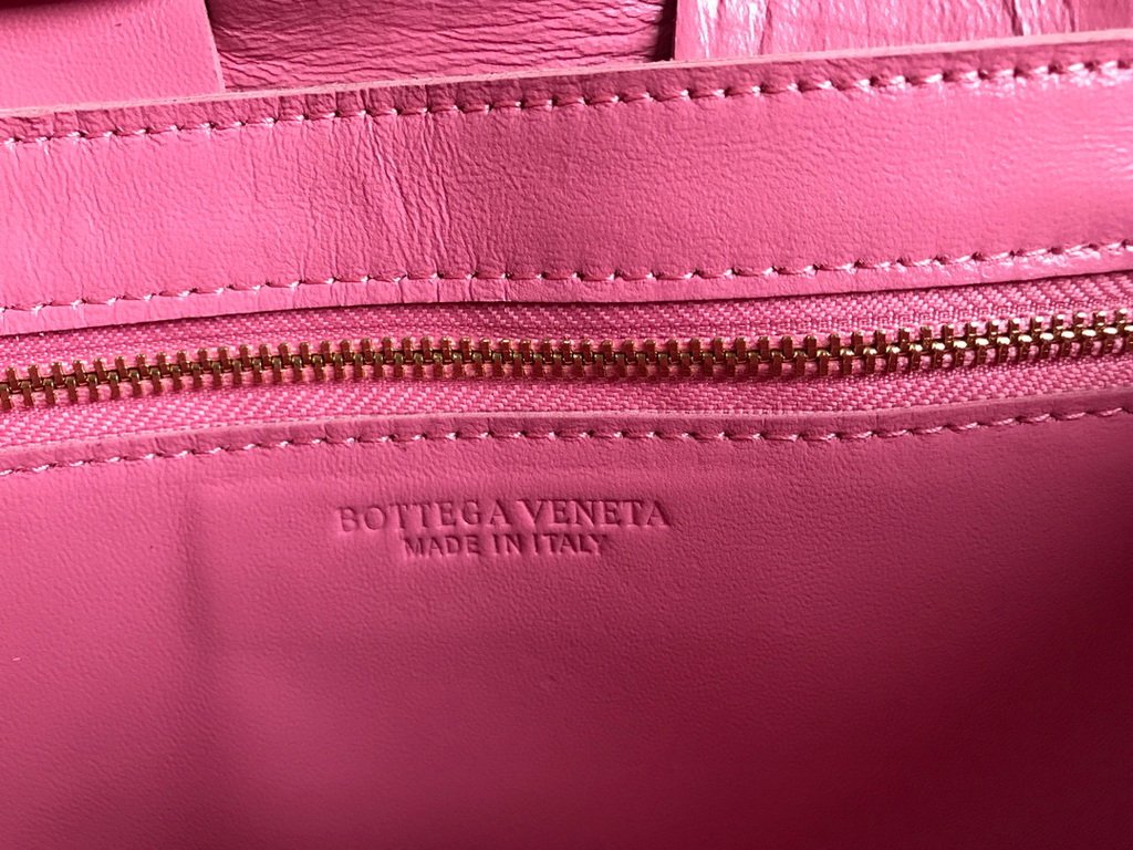 Bottega Veneta BV 578004 Cassette  Cross-body Bag 58890 Rose Red