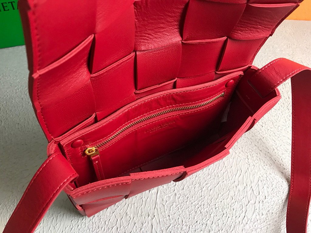 Bottega Veneta BV 578004 Cassette  Cross-body Bag 58890 Red