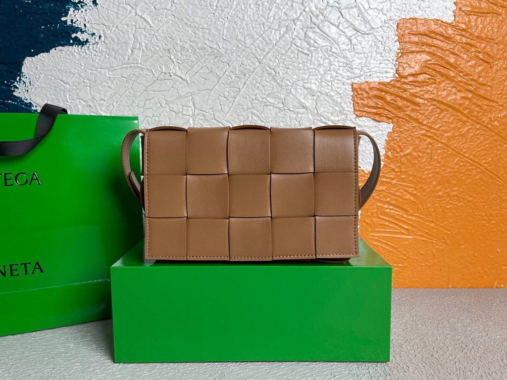 Bottega Veneta BV 578004 Cassette  Cross-body Bag 58890 Tan