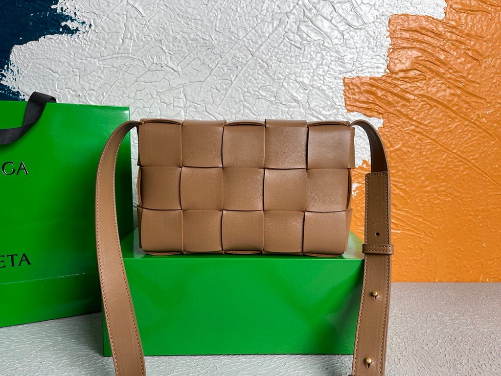 Bottega Veneta BV 578004 Cassette  Cross-body Bag 58890 Tan