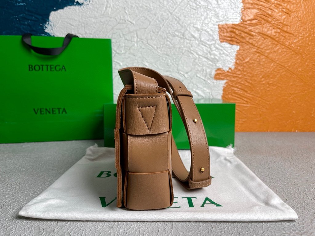 Bottega Veneta BV 578004 Cassette  Cross-body Bag 58890 Tan