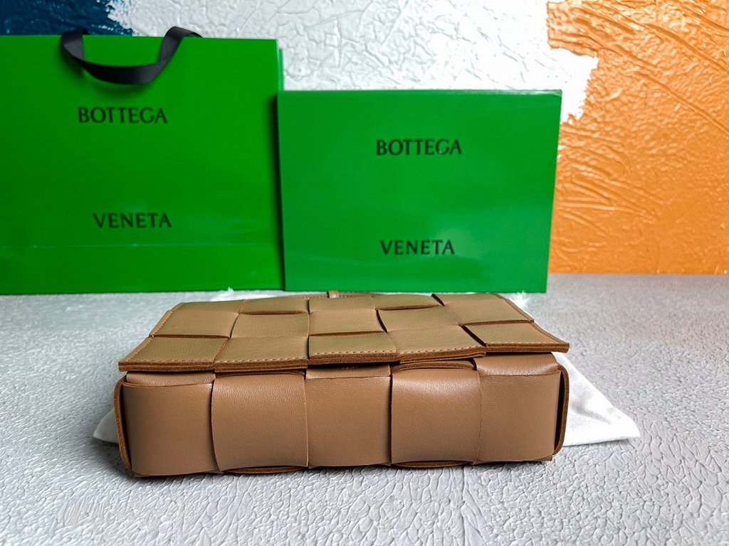 Bottega Veneta BV 578004 Cassette  Cross-body Bag 58890 Tan
