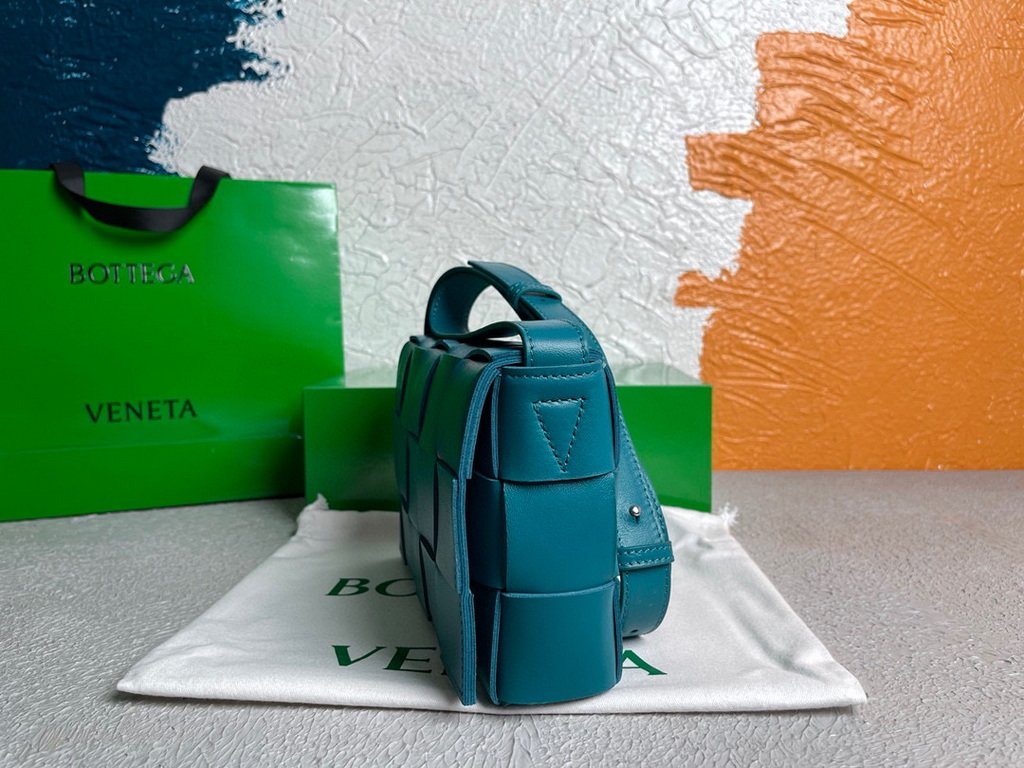 Bottega Veneta BV 578004 Cassette  Cross-body Bag 58890 Dark Blue