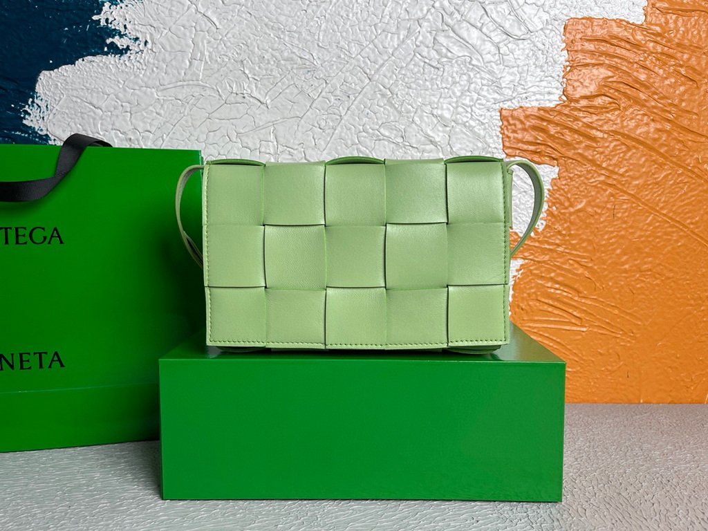 Bottega Veneta BV 578004 Cassette  Cross-body Bag 58890 Light Green