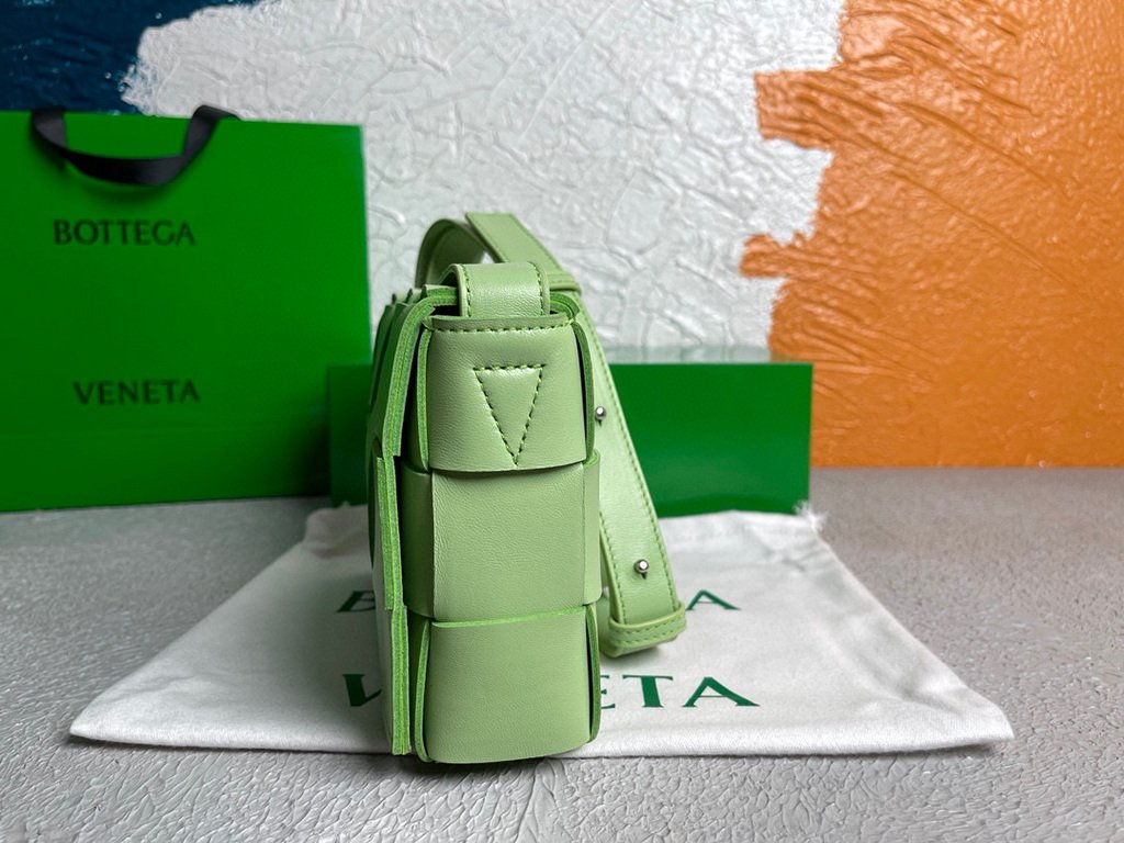 Bottega Veneta BV 578004 Cassette  Cross-body Bag 58890 Light Green