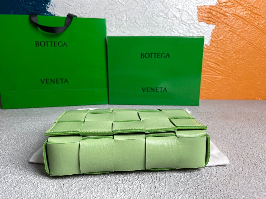 Bottega Veneta BV 578004 Cassette  Cross-body Bag 58890 Light Green