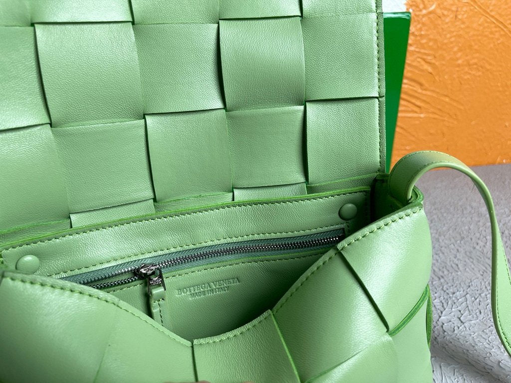 Bottega Veneta BV 578004 Cassette  Cross-body Bag 58890 Light Green
