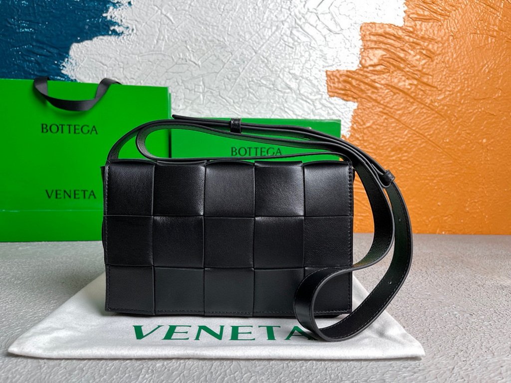 Bottega Veneta BV 578004 Cassette  Cross-body Bag 58890 Black