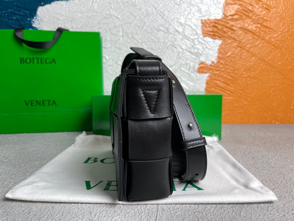 Bottega Veneta BV 578004 Cassette  Cross-body Bag 58890 Black
