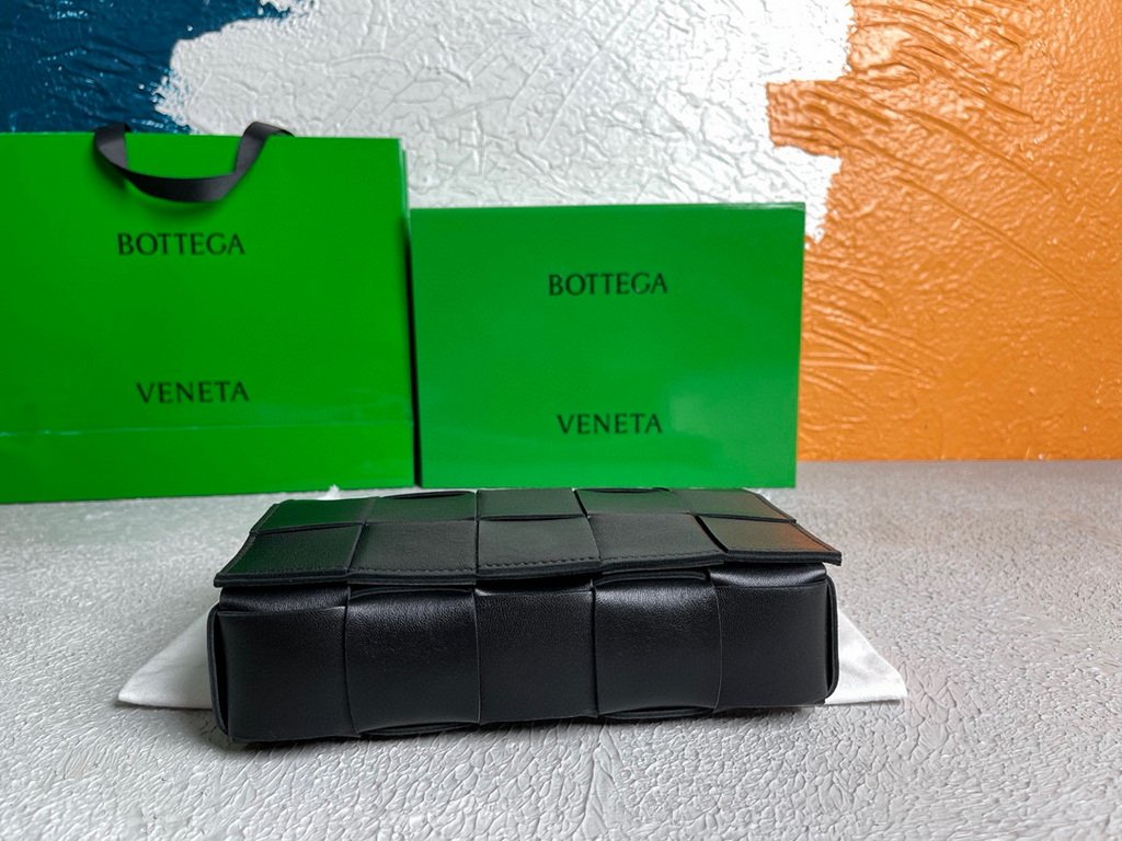 Bottega Veneta BV 578004 Cassette  Cross-body Bag 58890 Black