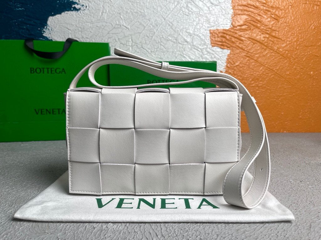 Bottega Veneta BV 578004 Cassette  Cross-body Bag 58890 White