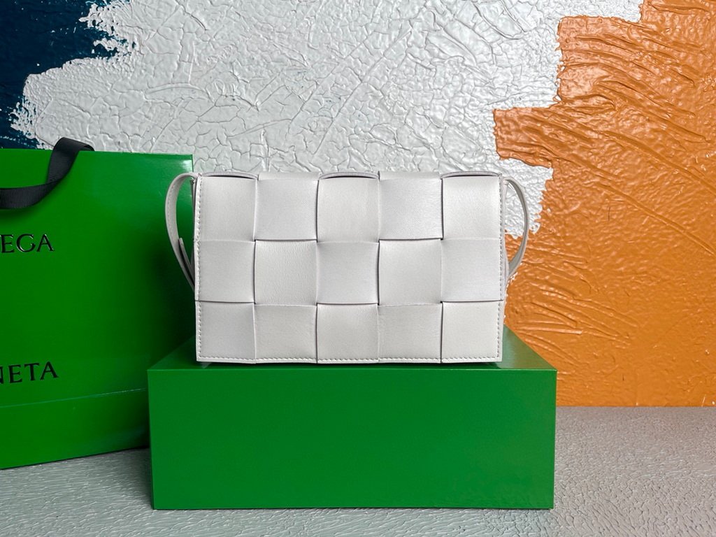 Bottega Veneta BV 578004 Cassette  Cross-body Bag 58890 White