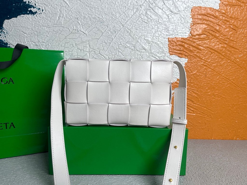 Bottega Veneta BV 578004 Cassette  Cross-body Bag 58890 White