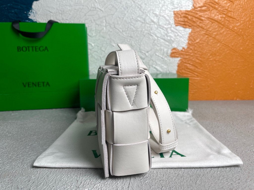 Bottega Veneta BV 578004 Cassette  Cross-body Bag 58890 White