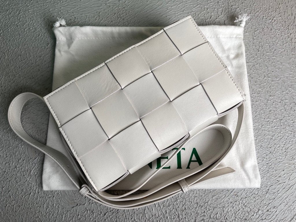 Bottega Veneta BV 578004 Cassette  Cross-body Bag 58890 White