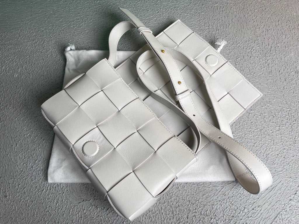 Bottega Veneta BV 578004 Cassette  Cross-body Bag 58890 White