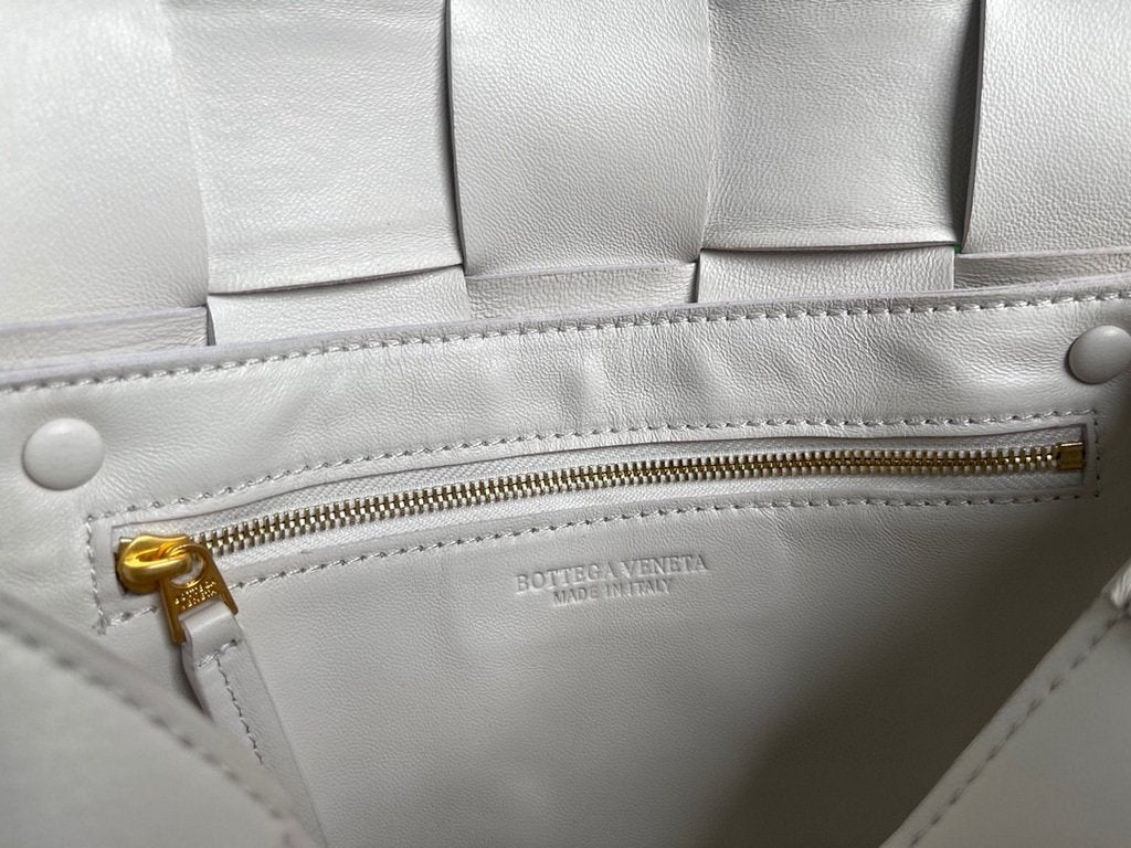 Bottega Veneta BV 578004 Cassette  Cross-body Bag 58890 White