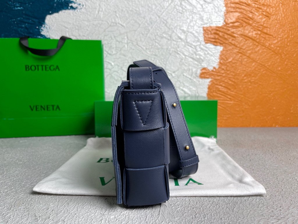 Bottega Veneta BV 578004 Cassette  Cross-body Bag 58890 Navy Blue