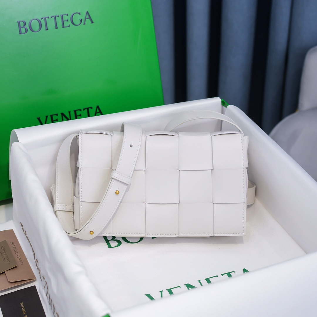 Bottega Veneta BV 578004 Cassette Cross-body bag soft lambskin leather BV89905 - Default Title - View 1