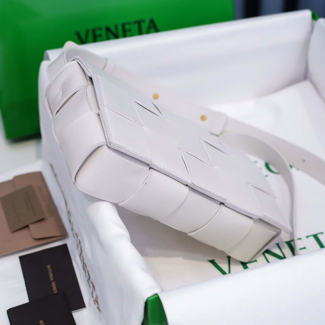 Bottega Veneta BV 578004 Cassette Cross-body bag soft lambskin leather BV89905 - Default Title - View 4