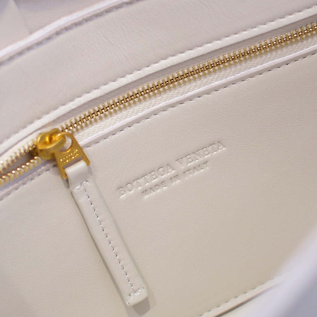 Bottega Veneta BV 578004 Cassette Cross-body bag soft lambskin leather BV89905