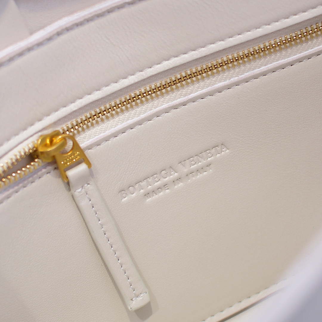 Bottega Veneta BV 578004 Cassette Cross-body bag soft lambskin leather BV89905 - Default Title - View 8