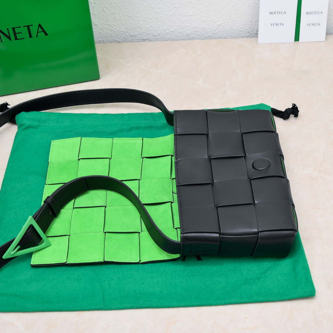 Bottega Veneta BV 578004 Cassette Cross-body bag soft lambskin leather BV89907