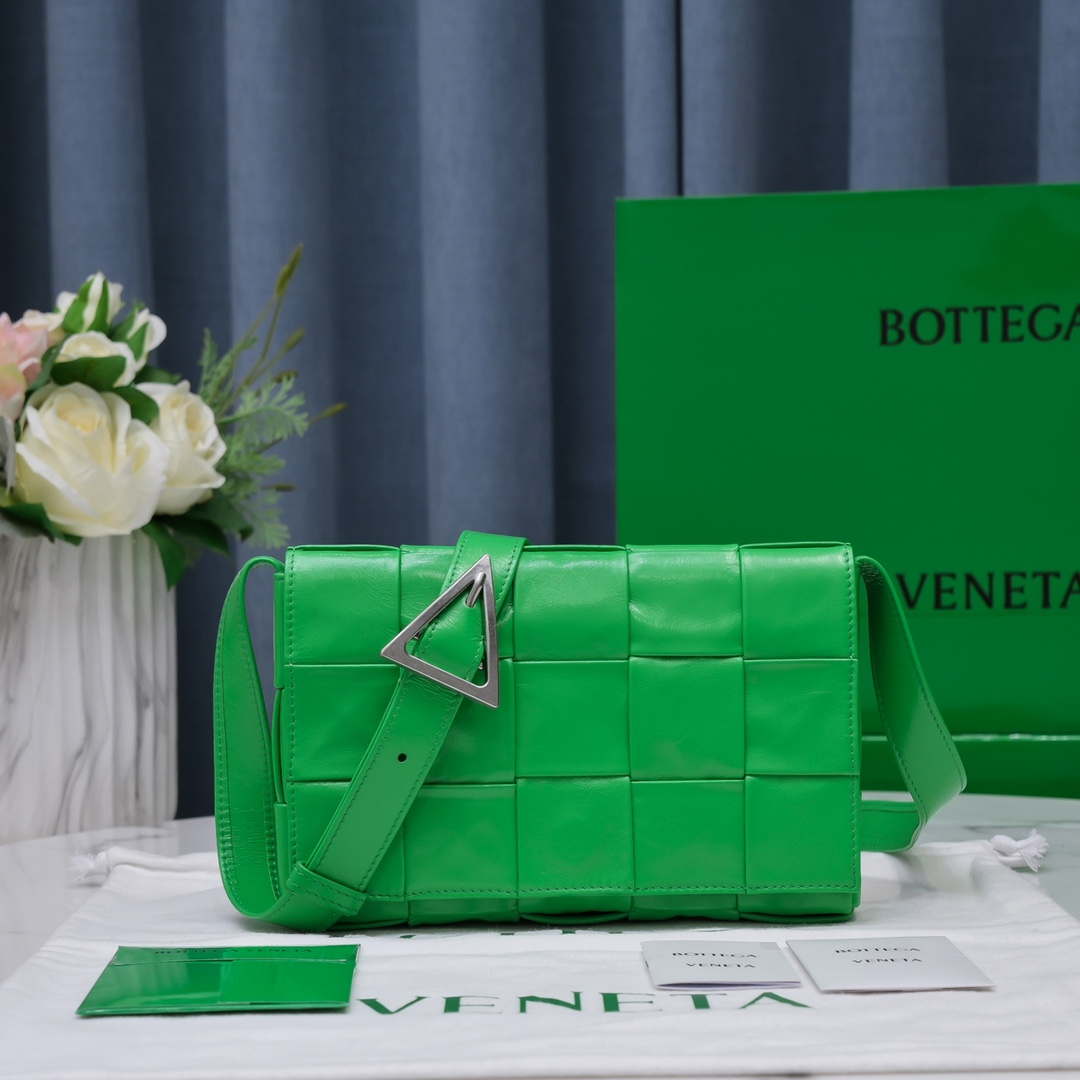 Bottega Veneta BV 578004 Cassette Cross-body bag soft lambskin leather BV89909 - Default Title - View 1