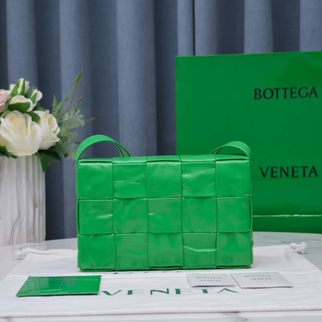Bottega Veneta BV 578004 Cassette Cross-body bag soft lambskin leather BV89909
