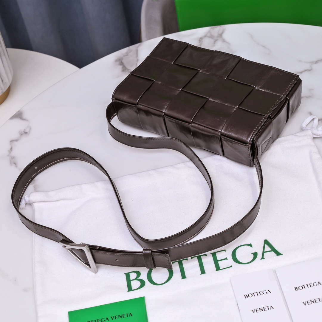Bottega Veneta BV 578004 Cassette Cross-body bag soft lambskin leather BV89910 - Default Title - View 3