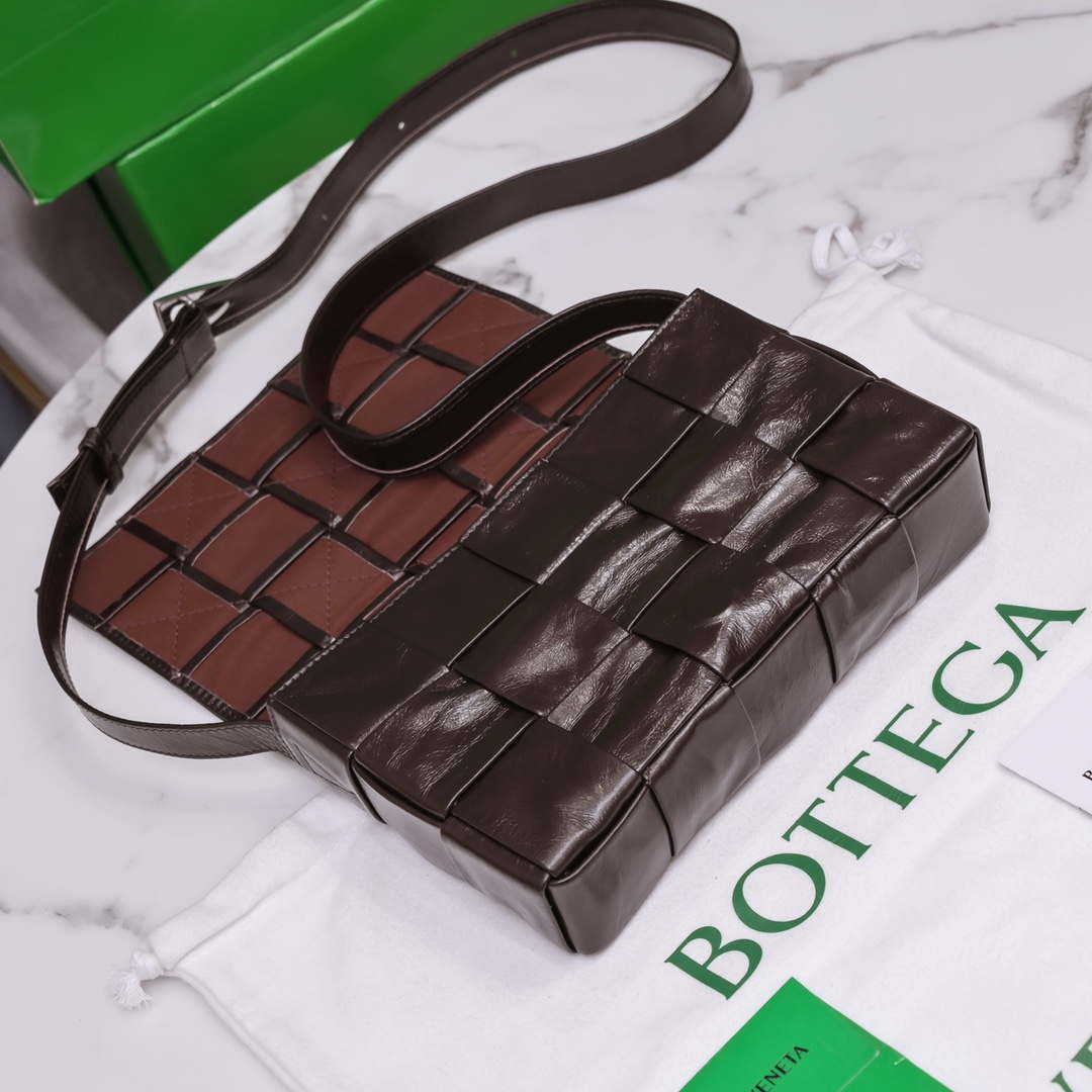 Bottega Veneta BV 578004 Cassette Cross-body bag soft lambskin leather BV89910 - Default Title - View 4