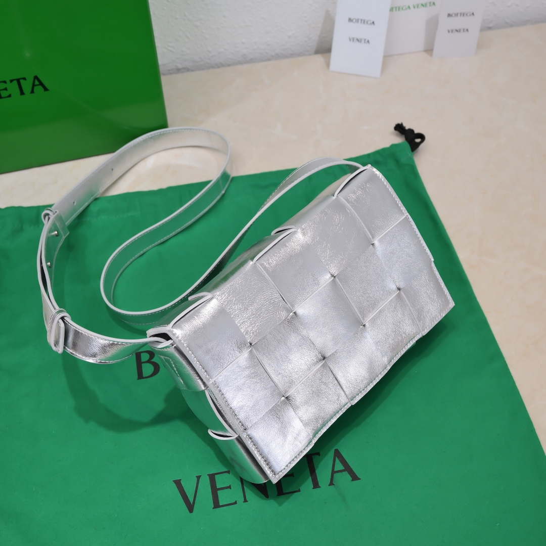Bottega Veneta BV 578004 Cassette Cross-body bag soft lambskin leather Silver - Default Title - View 4