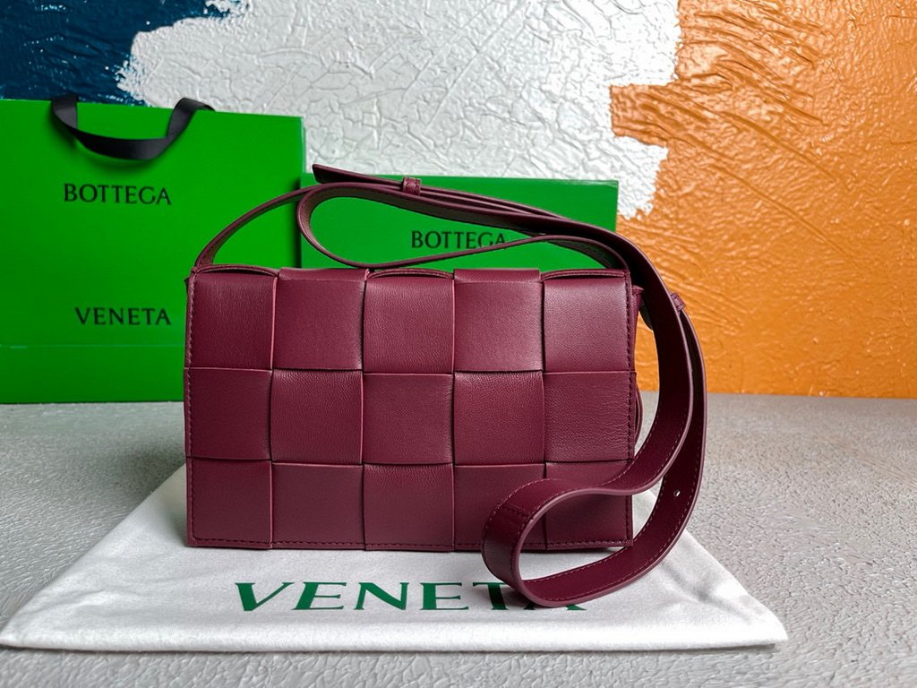 Bottega Veneta BV 578004 Cassette  Cross-body Bag 58890 Wine Red